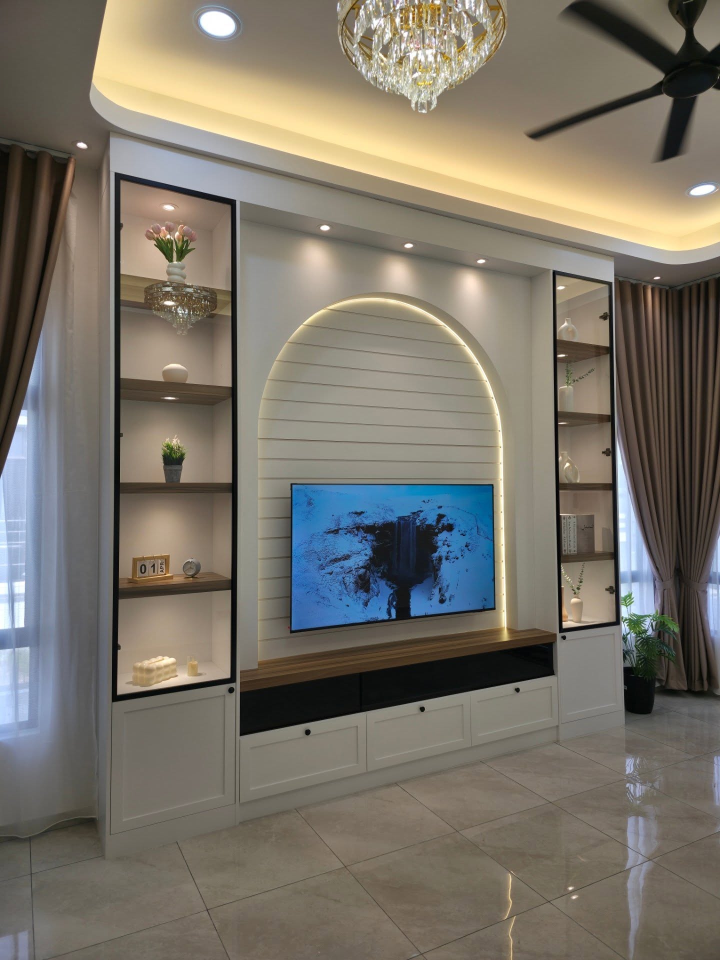 TV Arch